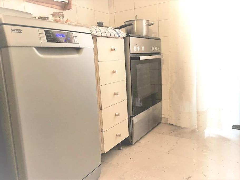 Theano'S Cozy & Quiet Lux Central Flat - Wifi & Full Amenities Patras Exterior foto